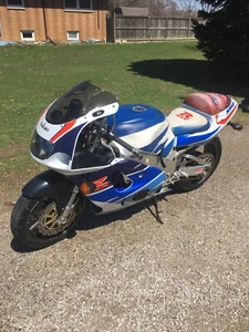 Parting out 1996 gsxr 750 motor blew up have whatever you need let me know - Picture 1 of 5