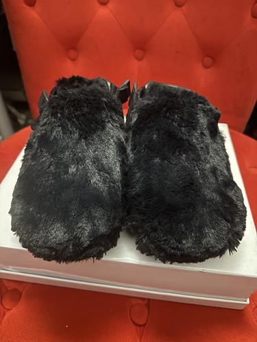 Scivoli Nike Furry neri taglia 6