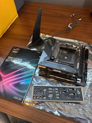 Placa madre ASUS ROG Strix X570-I Gaming AM4 AMD Foto 1 de 4