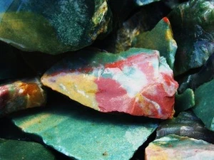 2000 carati lots of bloodstone grezzo - più una bella pietra preziosa sfaccettata GRATUITA - Foto 1 di 8