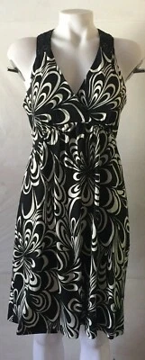 Vestido ELLE Crochet Ribete Corredor Espalda Blanco y Negro Estampado Hasta la Rodilla Talla M Foto 1 de 4