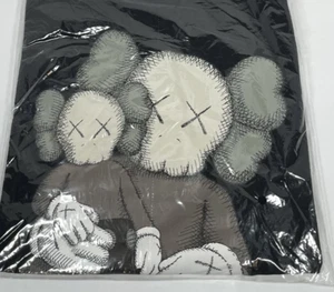 KAWS x Uniqlo UT Short Sleeve Graphic T-Shirt Black FW23 US Size Medium New - Picture 1 of 1