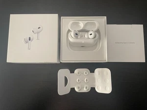 Apple AirPods Pro (2nd Gen) with Lightning MagSafe Charging Case GREAT condition - Picture 1 of 9