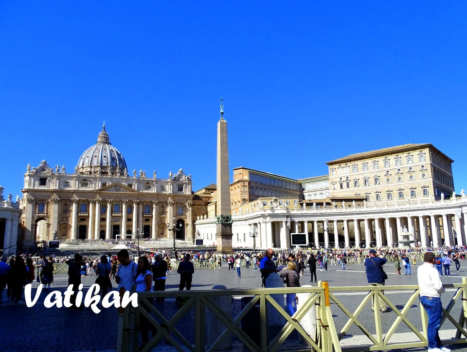 Fridge Magnet - St. Peter’s Basilica & St. Peter’s Square in the Vatican, Rome St. Peter’s Basilica - Image 1 of 1