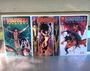 Vampirella Strikes, lotto, #'s 2, 4, 7 - Foto 1 di 1