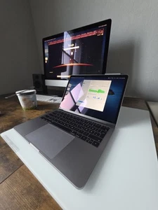 MacBook Pro 14" (2017) – 2 TB SSD – Sehr guter Zustand - Afbeelding 1 van 15