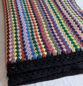 Grande coperta afgana colorata rifinita all'uncinetto nonna righe quadrate 84" x 128" - Foto 1 di 11