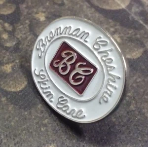 Pin insignia Brennan Cheshire cuidado de la piel - Imagen 1 de 3