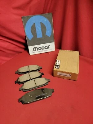 Nuevo de Lote Antiguo Mopar 05-10 Jeep Grand Cherokee Commander Pastillas de Freno Delanteras V1010868AC Foto 1 de 3