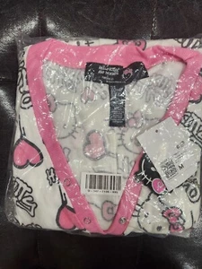 NUOVO Pigiama Pagliaccetto Hello Kitty Cuore Adulto Taglia MEDIA Forever 21 NUOVO CON ETICHETTE - Foto 1 di 6
