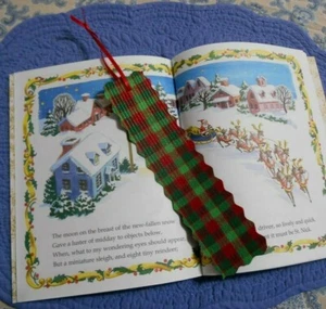 Bookmark Fabric Cloth CHRISTMAS Plaid Red Green Gold with Red Ribbon Handmade - Imagen 1 de 6