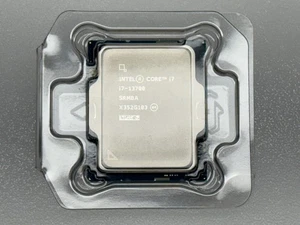 Processore CPU Intel Core i7-13700 5,20 GHz 16-Core 30M LGA1700 i7 13700 SRMBA - Foto 1 di 3