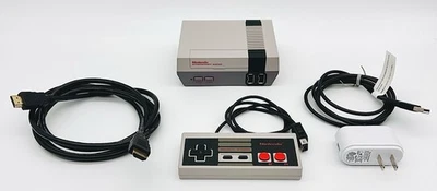 Mini Consola Nintendo NES Edición Clásica con Mando y Cables Genuinos CLV-001 Foto 1 de 4