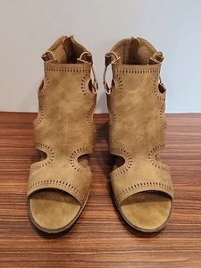 Jellypop Criscilla Brown Fashion Sandals Eyelet Heeled Shoes Size 9.5 M - Picture 1 of 10