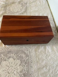vintage lane cedar jewelry box - Bild 1 von 6