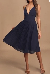 Vestido midi plisado grande azul marino ajustable LULUS (NUEVO CON ETIQUETAS) Love Me To The Moon - Imagen 1 de 23