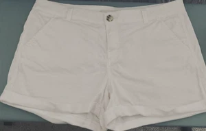 SO Women’s Juniors Shorts Size 15 White Chino Favorite Low Rise Midi - Afbeelding 1 van 3