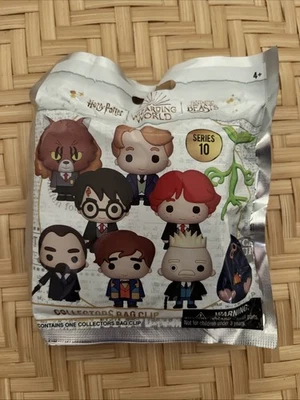 Harry Potter Fantastic Beasts Series 10 Collectors 3D Backpack Blind Bag Clip - Image 1 of 2