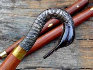 Bastón de madera victoriano antiguo con mango de cabeza de cisne de latón estilo vintage - Imagen 1 de 4