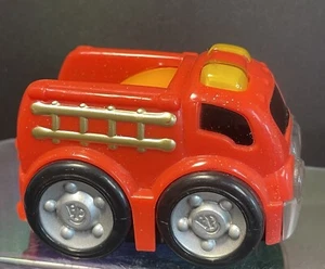 Fisher Price Lil' Zoomer 2010 Camion dei Pompieri Giocattolo Auto Rullo Sonaglio Sfera - Foto 1 di 10