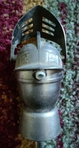 Casco de caballero vintage Metal licor botella topper tiro vertedor 6" de largo - Imagen 1 de 7