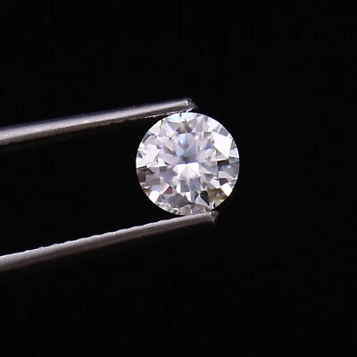 White D Color VVS1 Moissanite Round Loose Gemstone Cut Synthetic Diamond 6x6 MM - Image 1 of 4