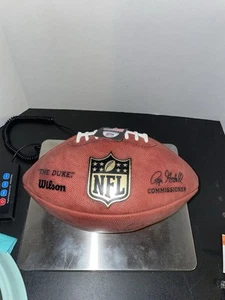 Balón de fútbol americano Wilson The Duke NFL firmado por Joe Montana - Imagen 1 de 4