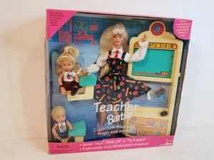 TEACHER BARBIE DOLL SET W/ CLASSROOM & STUDENTS 1995 MATTEL 13914 NRFB - Picture 1 of 11