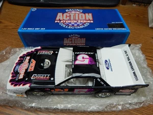 ACTION RONNIE JOHNSON LATE MODEL DIRT CAR #5 DIE CAST CAR 1/24 SCALE W/BOX LQQK - Picture 1 of 3