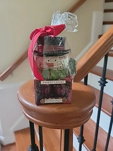 Yankee Candle Snowman Holder With 12 Red Apple Wreath Tealight Candles - Picture 1 of 9