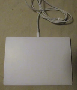 Apple Trackpad Lightning Weiß A1535 Gebraucht - Bild 1 von 1