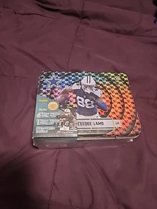 CeeDee Lamb 2025 Panini Revolution Trading Cards Lunch Box Tin Factory Sealed - Bild 1 von 6