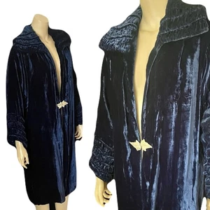 Exuberante abrigo de ópera cocoon de terciopelo de seda de los años 20, azul real, hebilla decorativa, pequeño - mediano - Imagen 1 de 13