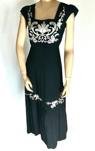 Rusttydustty Black Dress Embroidered MIDI Dress Size M Cap Sleeve Rayon - Picture 1 of 5