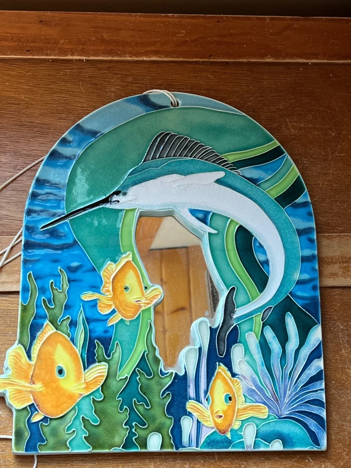 Tonos de azul y verde con amarillo océano pez marlín azulejo de cerámica baño espejo de pared Foto 1 de 4