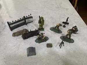 ALL ORIGINAL IRON CAST TOY SOLDIER -1940s And Other Army Items From Unimax - Picture 1 of 11