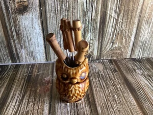 BÚHO MARRÓN PEQUEÑO VINTAGE CON MINI TENEDORES - QUESO FONDUE GAMBAS ETC - Imagen 1 de 10