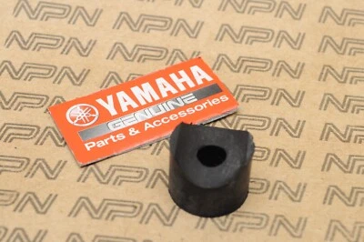 Bucha de borracha parachoque traseiro Yamaha Snowmobile EL433 EW433 EW643 GP292 #1 NOVA SEM ETIQUETAS FABRICANTE DE EQUIPAMENTO ORIGINAL - Imagem 1 de 2