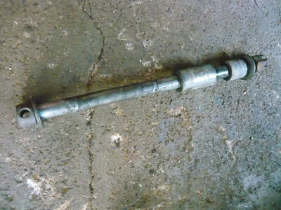 Suzuki TS100 DS100 1978-1981 OEM rueda delantera eje eje perno 64711-43001 ¡RARO! Foto 1 de 4