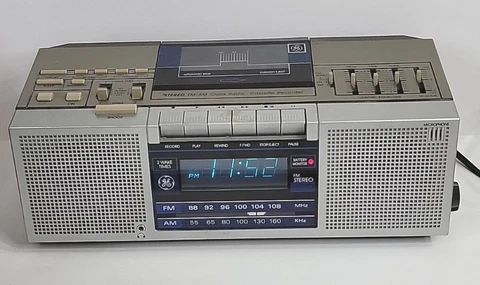 GE Cassette AM FM Radio Alarm Clock Tested Equalizer 2 Alarms Snooze microphone Cover