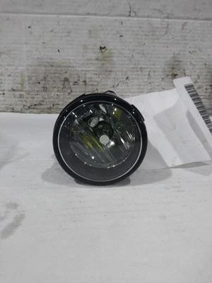Used Driving Light fits: 2017 Nissan Armada Fog-Driving bumper mounted RH or LH - Imagem 1 de 4
