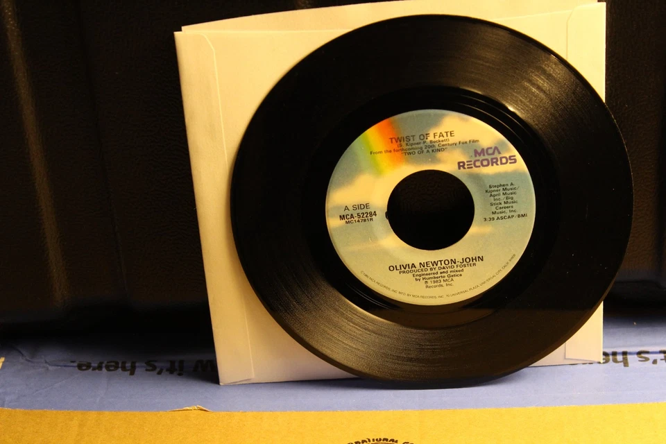 OLIVIA NEWTON JOHN 45 RPM RECORD..FB 8 - Image 1 of 1