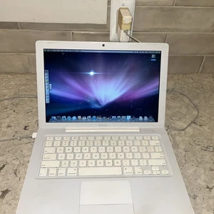 BLANCO Apple MacBook A1181 Laptop 1GBRAM 80GBHD PANTALLA INTACTA con PwrCord - FUNCIONA - Imagen 1 de 12