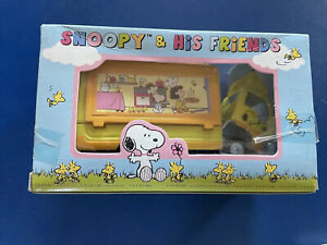 Japan Peanuts Snoopy And His Friends Ice cream Truck In Box Pullback Action Toy