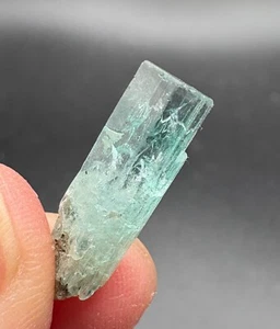 Cristal esmeralda de vanadio de 7,2 quilates - Mina Nasarawa Eggon, berilo de Nigeria - Imagen 1 de 7