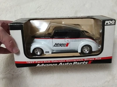 Ford Club Cabriolet 1937 convertible Street Rod 1/25 fundido a presión fundido en caja original Foto 1 de 4