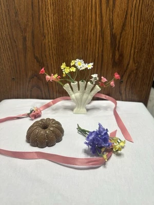 Pleasant Company Felicity Birthday Story Accessories - Image 1 of 3