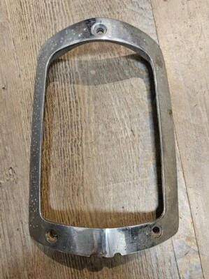 Chrysler New Yorker Windsor Royal 1950 luz trasera bisel mopar izquierdo fabricante de equipos originales Foto 1 de 4