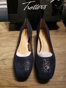 Zapatos de salón de vestir Trotters Lola de gamuza para mujer, azul marino, 6,5 N EE. UU. - Imagen 1 de 12