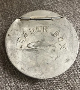 Vintage Leader Box Metal Circle ~4” Diameter Fishing Fly Fish Free Shipping - Picture 1 of 19